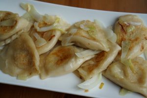 jedzenie pierogow