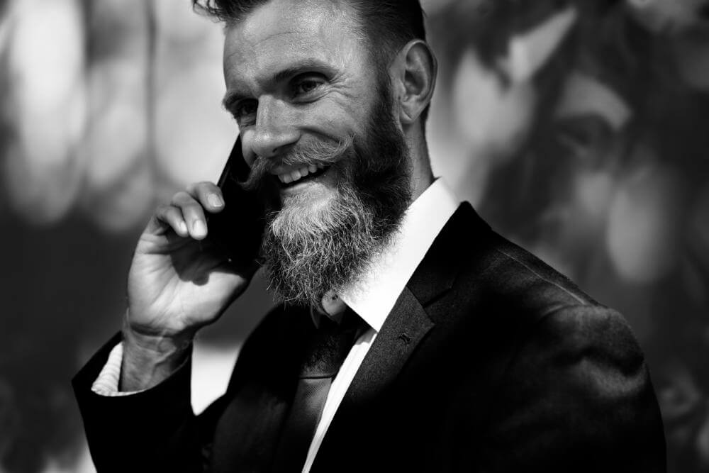 pan rozmawia przez telefon